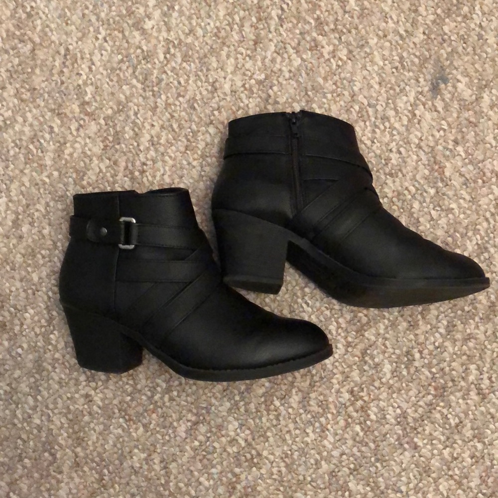 Black heeled boots from American Eagle